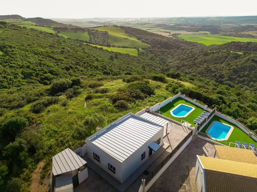 Maison avec barbecue, piscine et terrasse | Vue montagne | Adaptée au travail à distance - Image 1