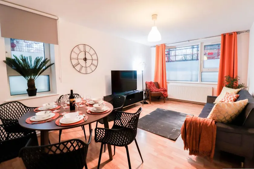 Gorgeous 3 Bedroom Hampstead Property - Image 1