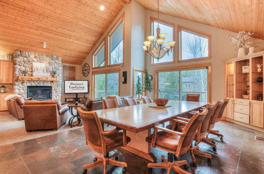 Luxury Sunriver Vacation Rental, Hot Tub, A/C, SHARC - Image 1