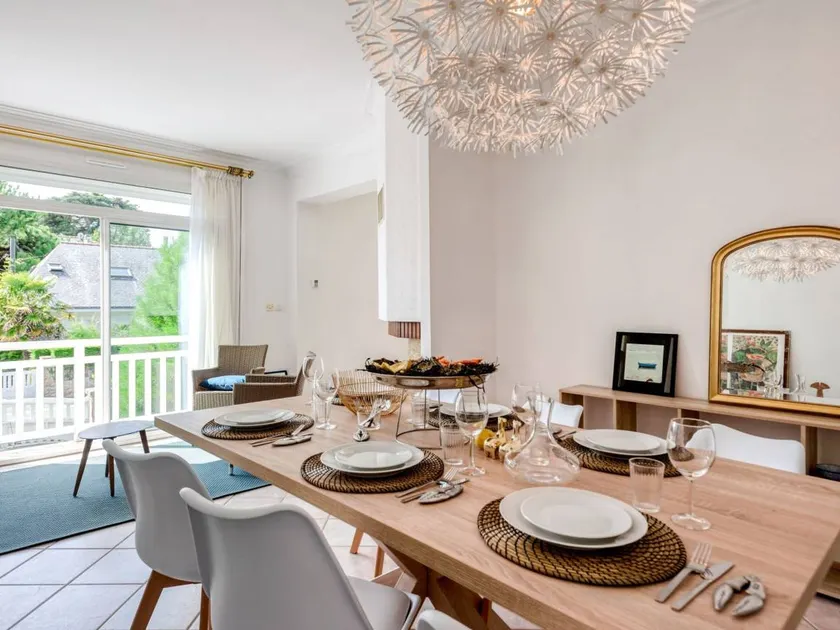 Maison avec terrasse et barbecue - Image 1