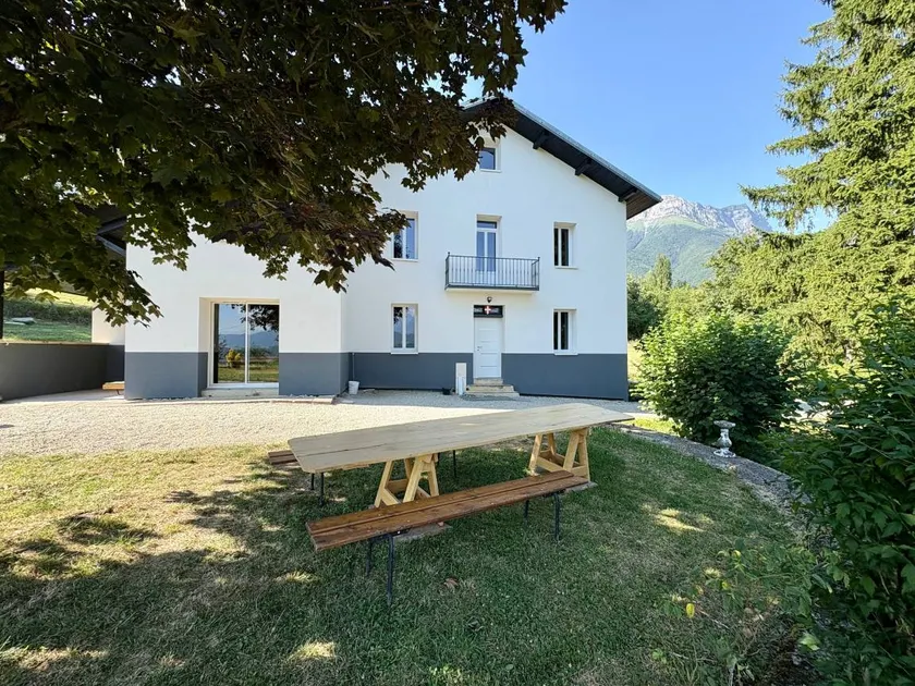 La Pallud Holiday Home: Mountain View, Wi-Fi, Air Conditioning - Image 1