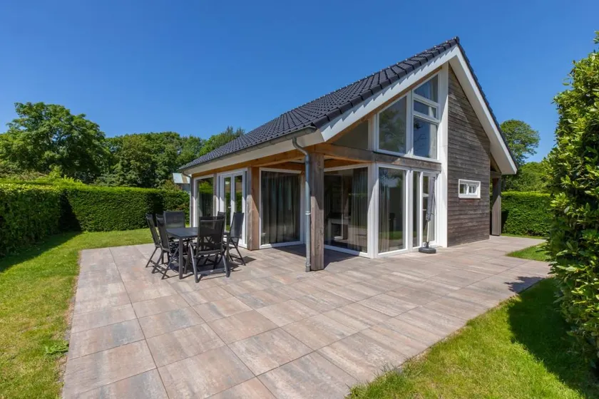Cottage avec terrasse, jardin et sauna - Image 1