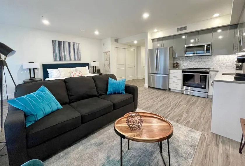Work Here King Bed Walk Downtown in-unit W/D - Image 1