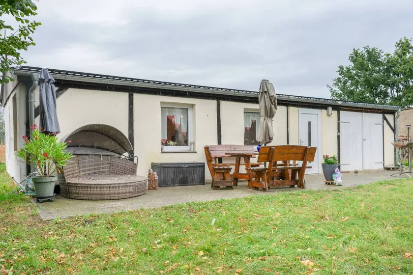 House with garden, terrace & barbeque | Garden view - Image 1