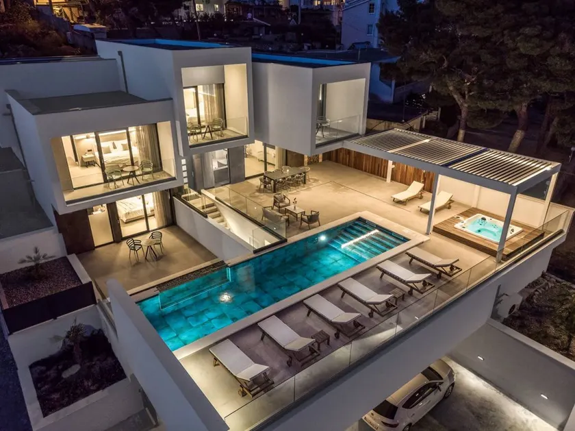 Villa with fast internet, garden & hot tub | Mountain view - Image 1
