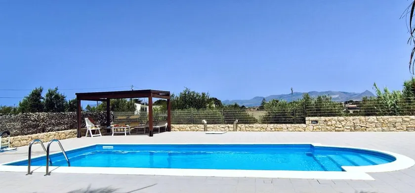 Villa mit Terrasse, Grill und Garten - Image 1