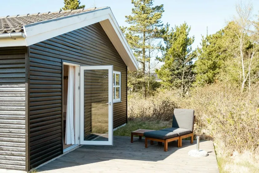 Family-oriented lovely house with terrace, garden & barbecue | Next to the beach - Image 1