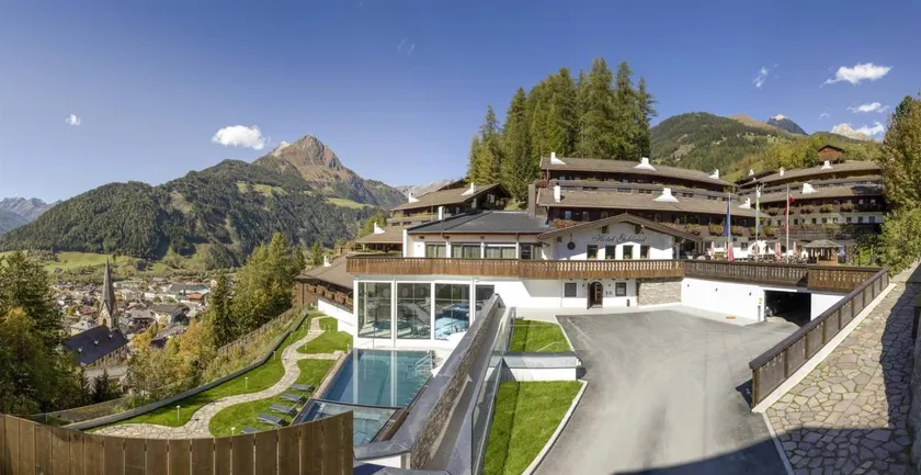 Child-friendly flat with sauna, heated pool & hot tub | Ski nearby | Pets are welcome - Image 1