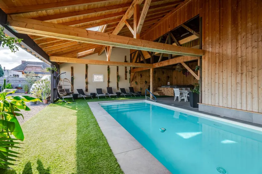 Child-friendly spacious cottage with sauna, heated pool & barbecue | Pet-friendly - Image 1