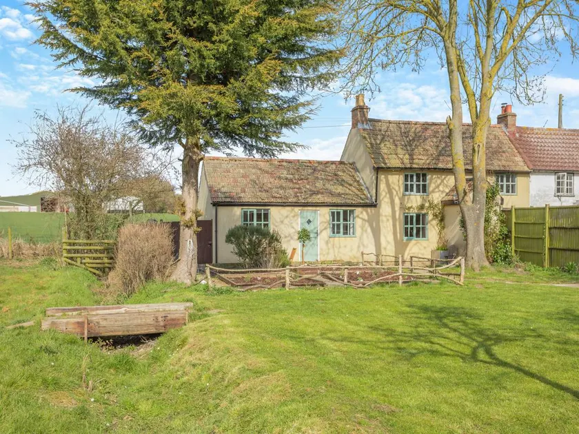 Child-friendly cottage with garden & barbecue | Dogs allowed - Image 1