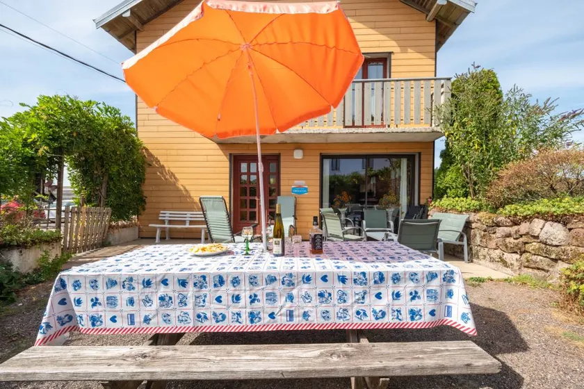 Cottage with terrace, barbeque & garden | Mountain view - Image 1