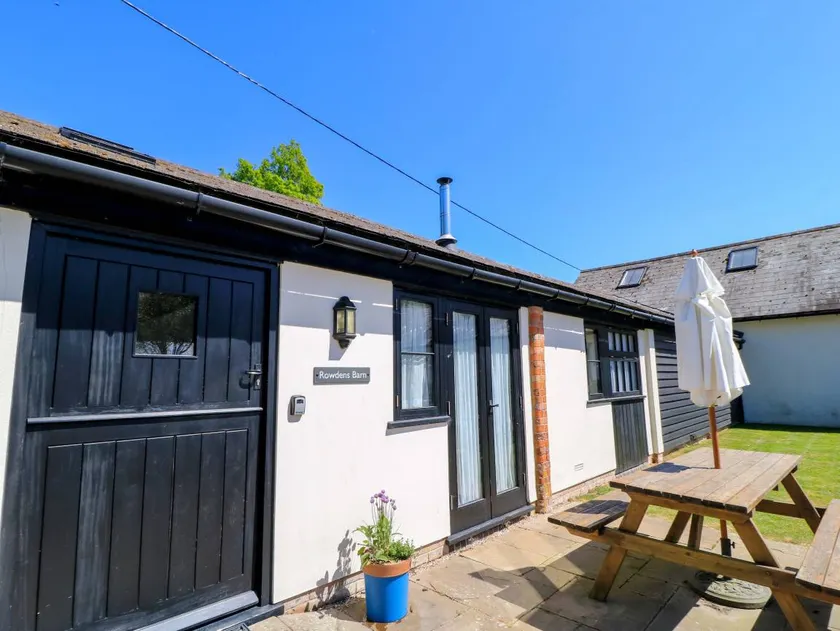 Cottage with garden - Image 1