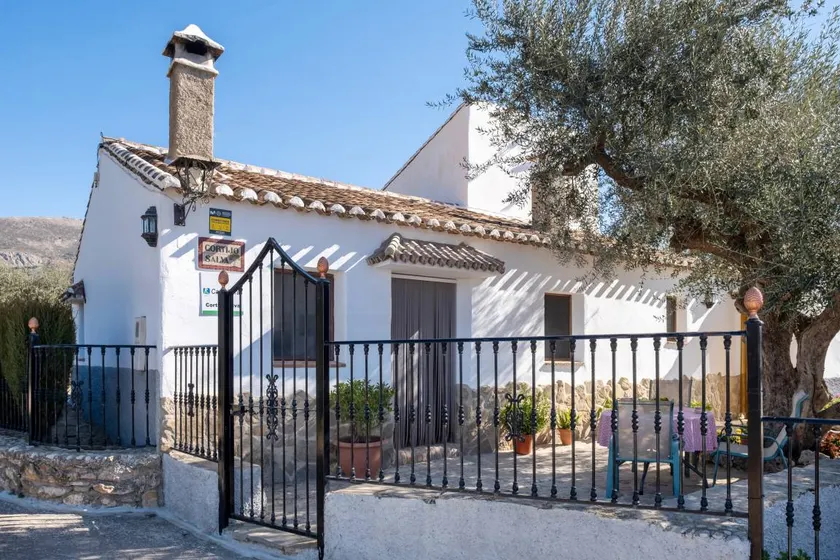 Gradevole casa totalmente attrezzata con barbecue, giardino e piscina | Vista sulla montagna | Ammette cani - Image 1