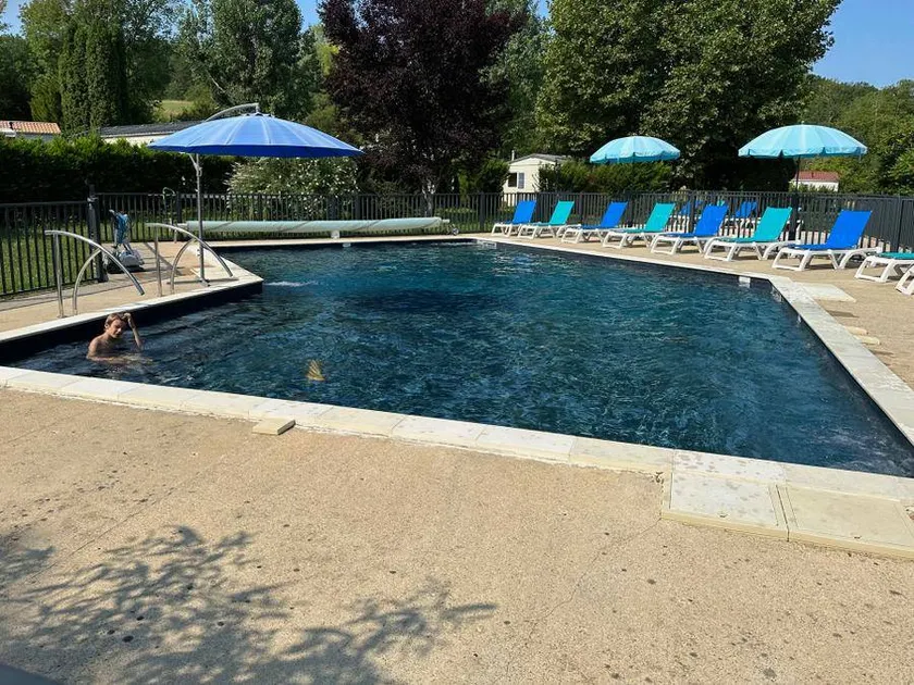 Mobile home with pool & terrace | Pet-friendly - Image 1