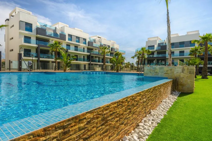 Family-oriented lovely apartment with garden, terrace & pool - Image 1