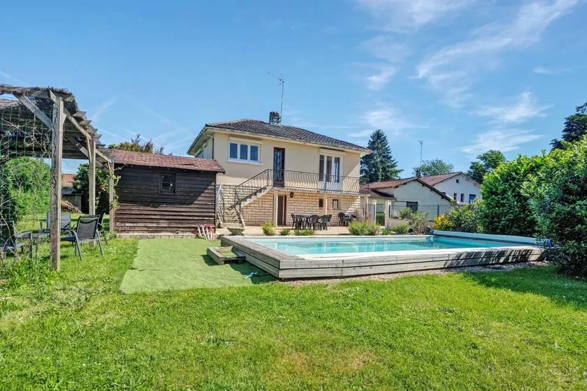 Ferienhaus mit Terrasse, Garten und Pool | Gartenblick - Image 1