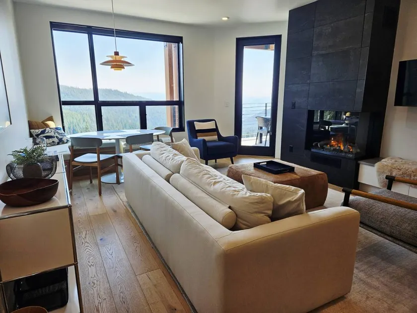 Flat with private pool - Image 1