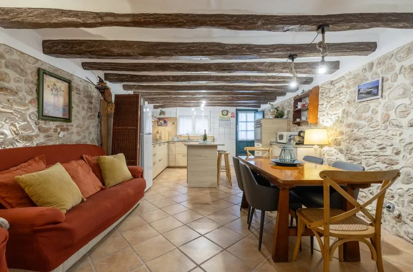 Casa Cal Cot – Historisches Ferienhaus mit moderner Ausstattung nahe Strand - Image 1