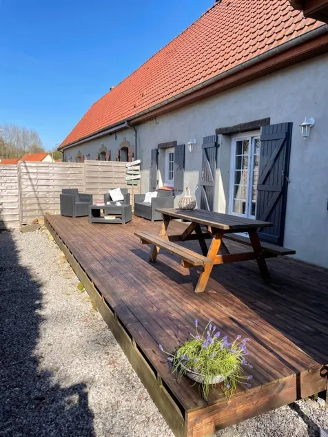 Voll ausgestattetes Ferienhaus mit Grill, Terrasse und Pool | Gartenblick - Image 1