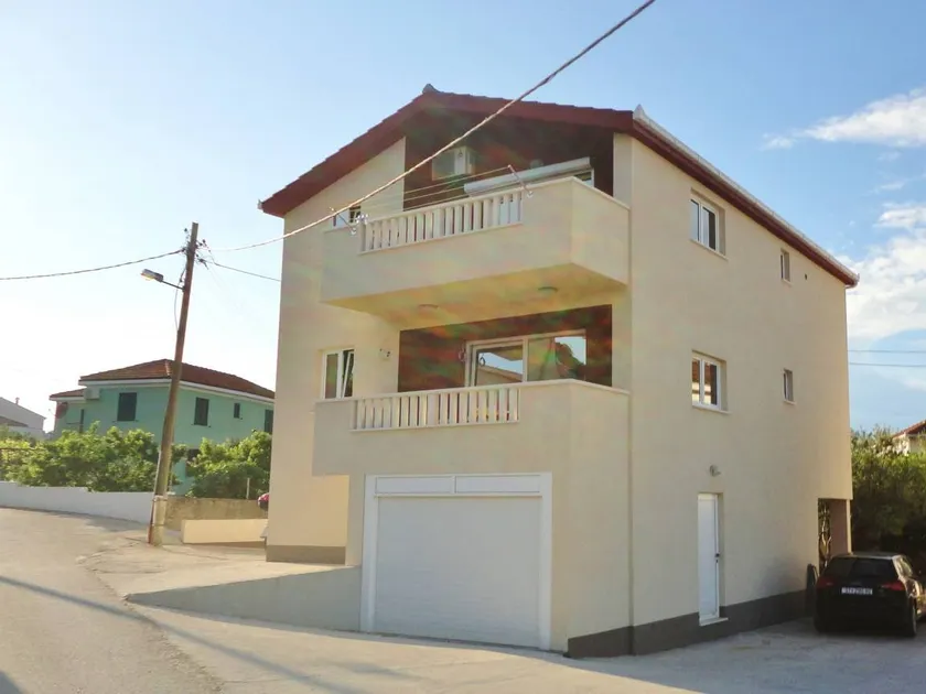 Apartment with garden & terrace | Close to the beach - Image 1