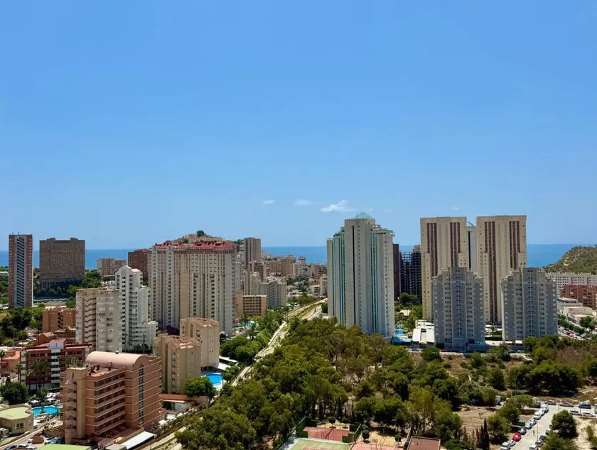 Flat with pool, terrace & garden - Image 1