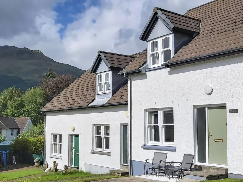 Family-friendly cottage with garden & terrace | River view | Pets are welcome - Image 1