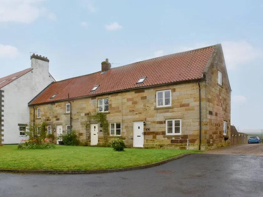 Children-friendly charming cottage with garden | River view | Dogs allowed - Image 1