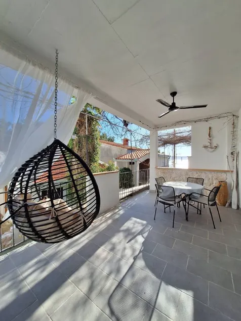 Flat with terrace - Image 1