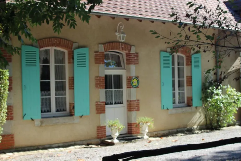 Gîte avec barbecue, terrasse et jardin - Image 1