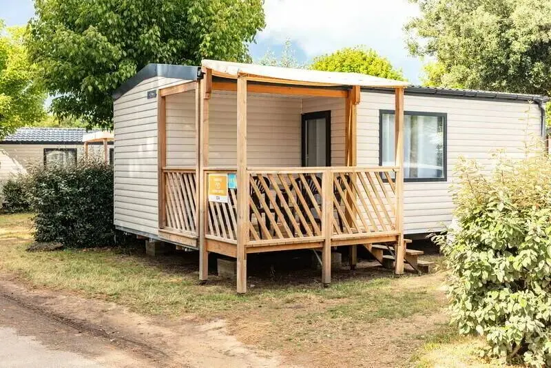 Mobile home with pool, garden & barbecue | Next to the beach | Pets are welcome - Image 1