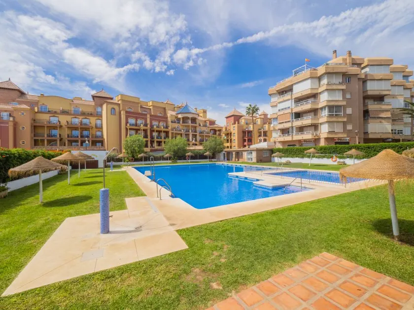Apartment with garden & pool | Beach view - Image 1