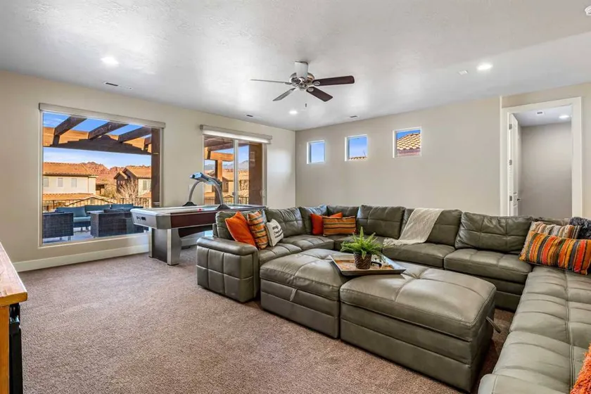 Family-oriented lovely house with hot tub, barbeque & heated pool | Mountain view - Image 1