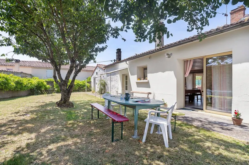 Cottage convivial et familial avec jardin, barbecue et terrasse | Vue jardin - Image 1