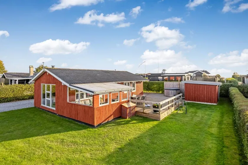 Children-friendly nice holiday home with terrace, jacuzzi & BBQ - Image 1