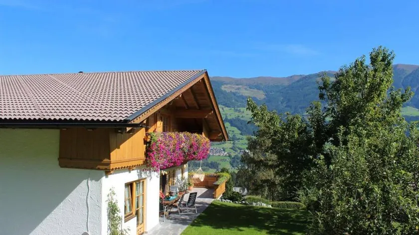 Apartamento vacacional con jardín - Image 1