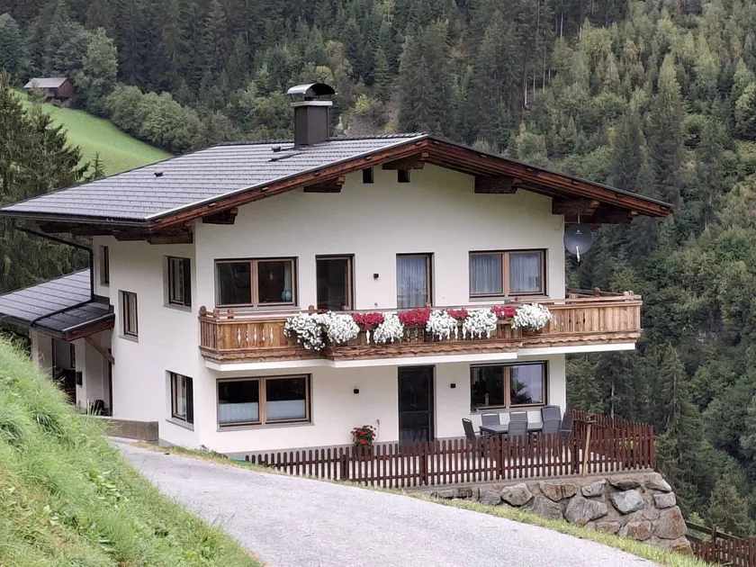 Child-friendly beautiful flat with garden, sauna & barbecue - Image 1