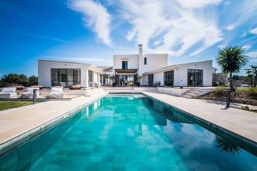 Villa with terrace, garden & pool | Garden view - Image 1