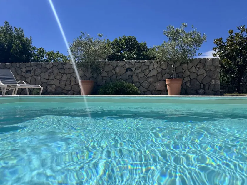 Fully equipped villa with barbecue, terrace & pool - Image 1