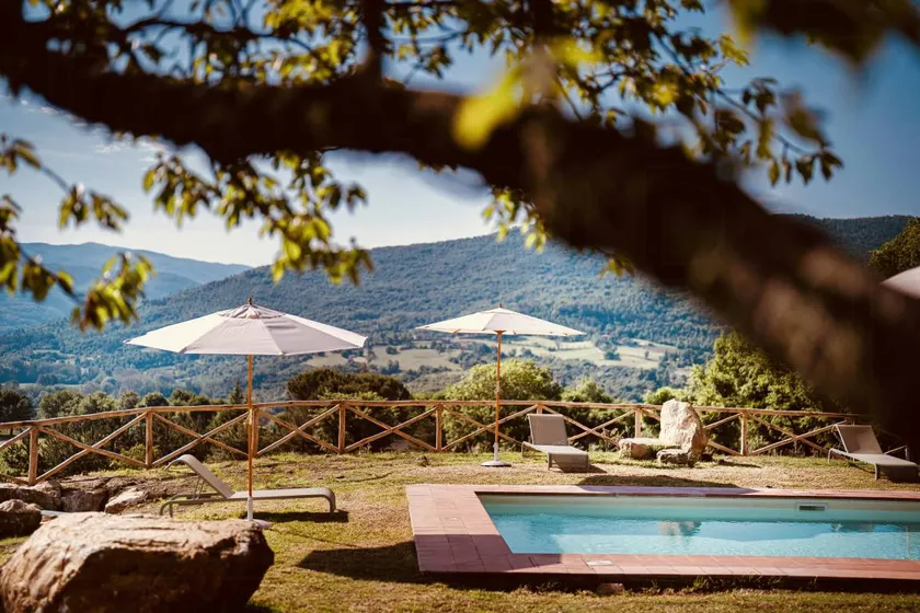 House with barbecue, private pool & garden - Image 1