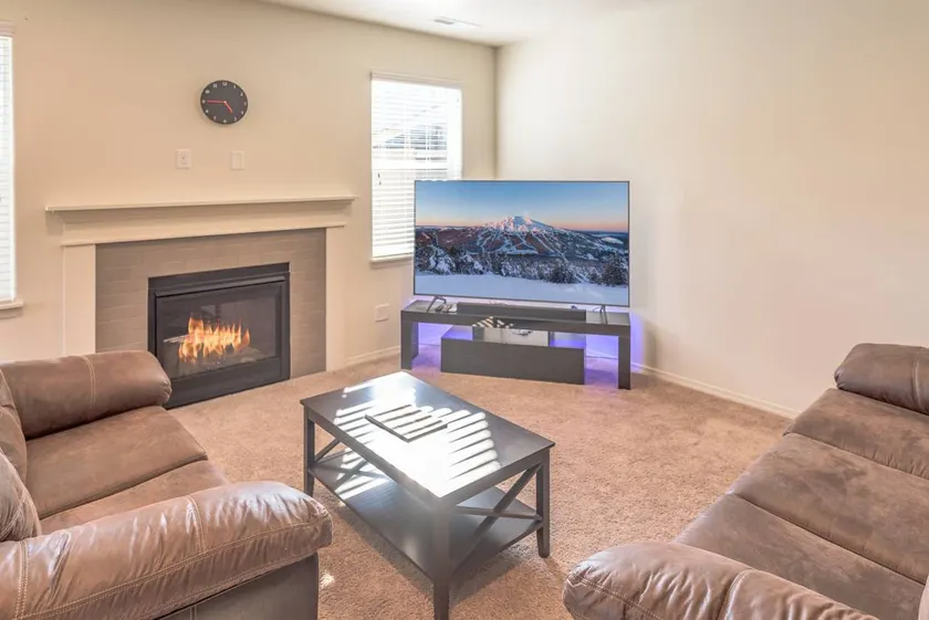 Family-friendly holiday home with fast internet, barbecue & hot tub | Mountain view - Image 1