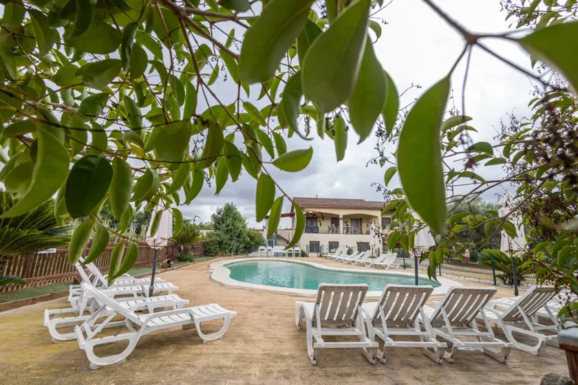 Child-friendly holiday home with garden, pool & barbeque | Garden view | Good for workation | Pets allowed - Image 1
