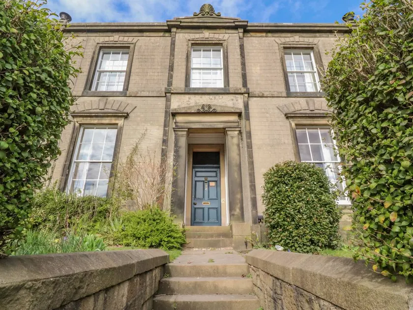 Fully equipped lovely cottage with terrace & garden | Dogs allowed - Image 1