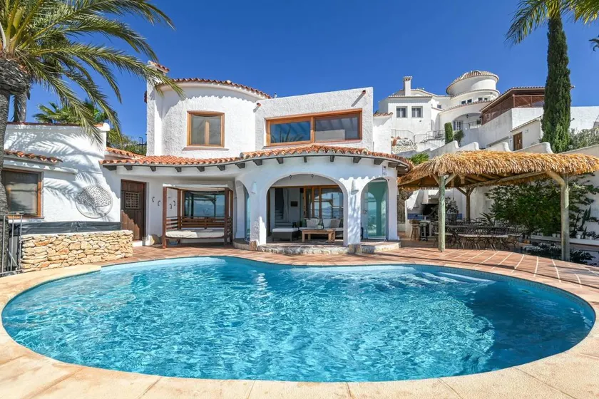 Maison avec piscine privée, barbecue et jacuzzi - Image 1