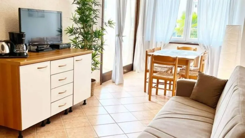 Fully equipped wonderful holiday apartment with garden & barbeque | Close to the beach - Image 1