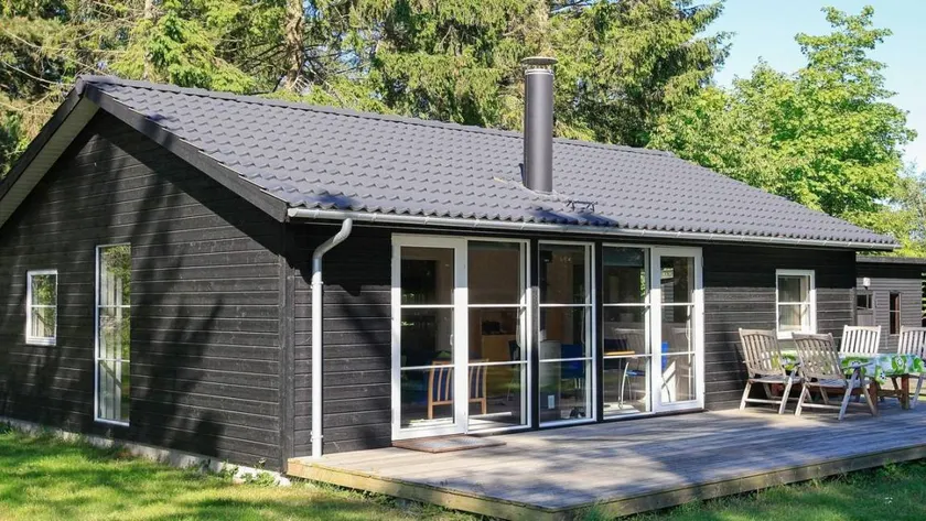 Holiday home with terrace - Image 1