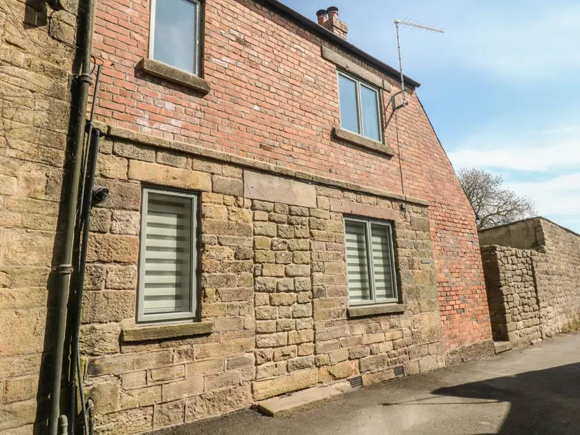 Fully equipped cottage with garden | Dogs allowed - Image 1