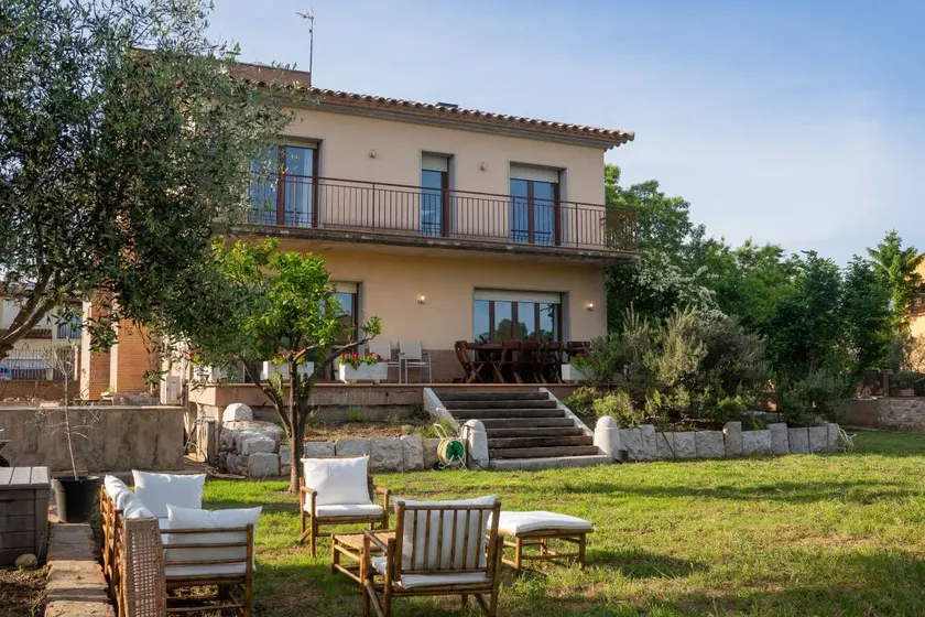 L'ametller - Empordà / Costa Brava with Garden, Small Pool, Barbecue, and Volleyball - Image 1