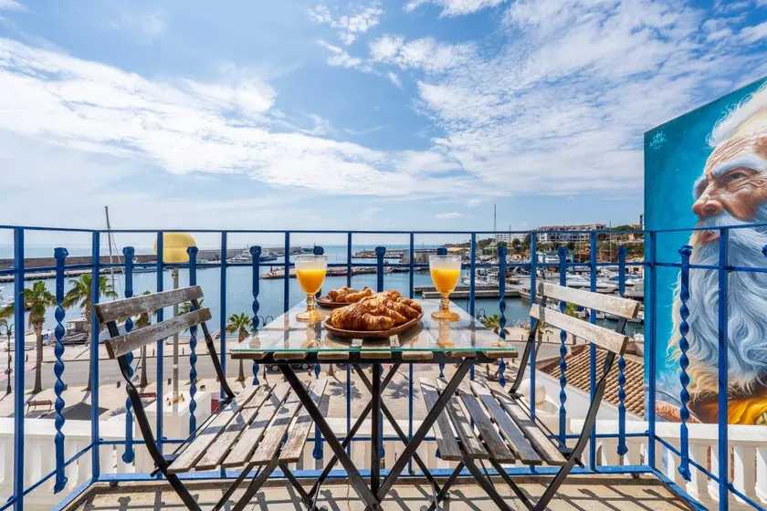 Charming apartment | Beach view | Beach nearby | Perfect for remote work - Image 1