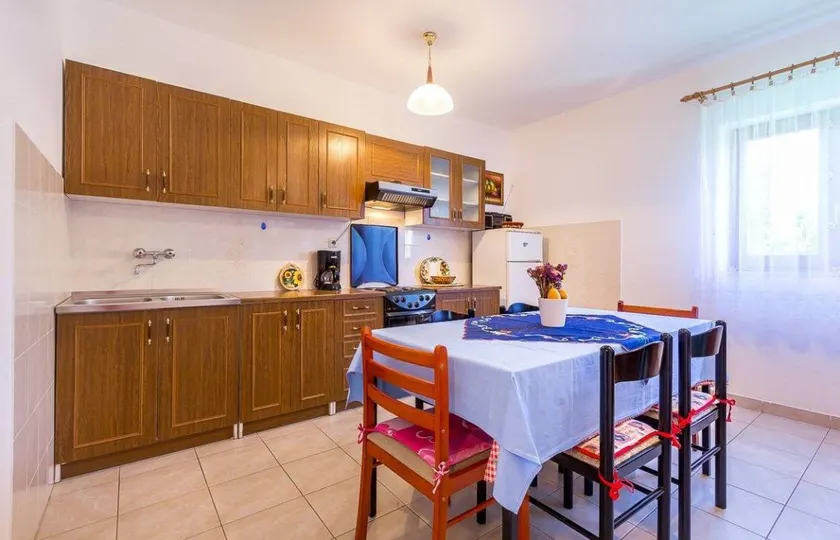 House with barbecue & terrace - Image 1