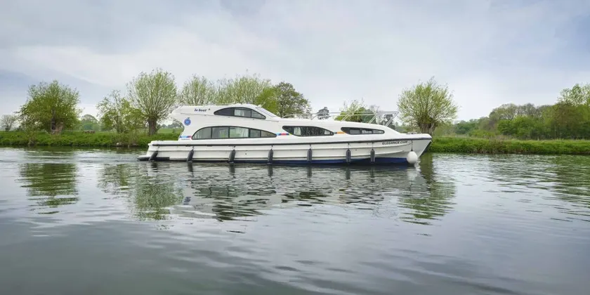 Boat with terrace - Image 1